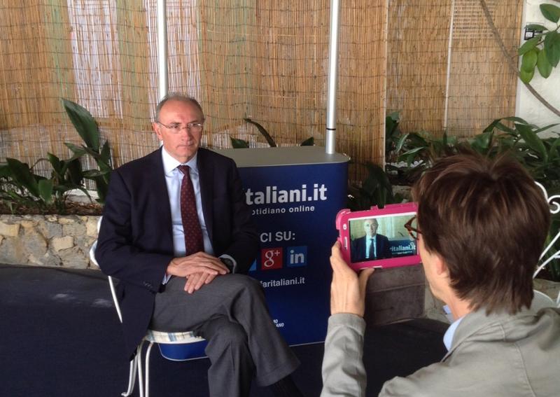 Galleria foto 'UniCredit, il Ceo Ghizzoni ad Affari: “A inizio 2015 giù i tassi sui prestiti alle imprese”' - foto 1