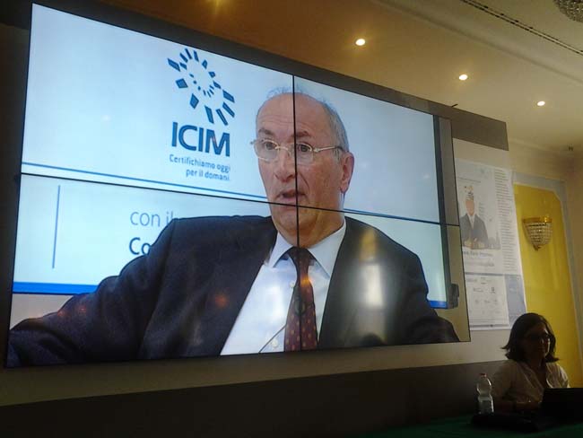 UniCredit, il Ceo Ghizzoni ad Affari: “A inizio 2015 giù i tassi sui prestiti alle imprese” UniCredit, il Ceo Ghizzoni ad Affari: “A inizio 2015 giù i tassi sui prestiti alle imprese”