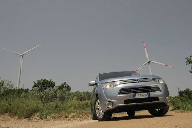 Mitsubishi Outlander PHEV oltre l’ibrido Mitsubishi Outlander PHEV oltre l’ibrido