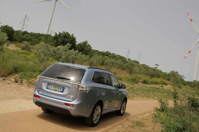 Mitsubishi Outlander PHEV oltre l’ibrido Mitsubishi Outlander PHEV oltre l’ibrido