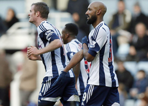 Anelka ci ricasca: la ‘quenelle’ anche sulla sua t-shirt Anelka ci ricasca: la ‘quenelle’ anche sulla sua t-shirt