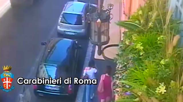 Passeggeri nel mirino dei predoni. Fermata la banda della “Fiesta Blu” Passeggeri nel mirino dei predoni. Fermata la banda della “Fiesta Blu”
