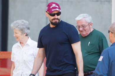 Piace l’uomo con i baffi. Arriva una cera per “scolpirli”. Le foto