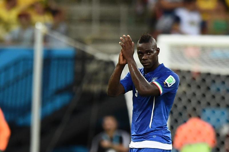 La (contro)storia di Balotelli e la sua lotta al razzismo nel calcio La (contro)storia di Balotelli e la sua lotta al razzismo nel calcio