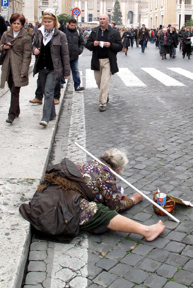 Guerra ai mendicanti. Serve una legge contro l’elemosina? Guerra ai mendicanti. Serve una legge contro l’elemosina?