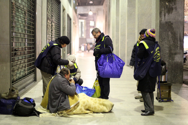 Guerra ai mendicanti. Serve una legge contro l’elemosina? Guerra ai mendicanti. Serve una legge contro l’elemosina?
