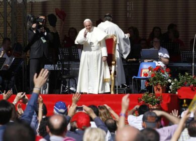 Basilica okkupata, caso di Stato. Il Papa fa pressing sul Comune