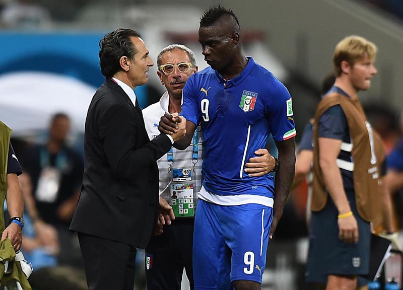 La (contro)storia di Balotelli e la sua lotta al razzismo nel calcio La (contro)storia di Balotelli e la sua lotta al razzismo nel calcio