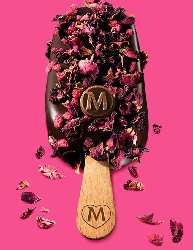 Corvaglia e Muniz al Magnum Store. C’è il gelato personalizzato. Foto Corvaglia e Muniz al Magnum Store. C’è il gelato personalizzato. Foto