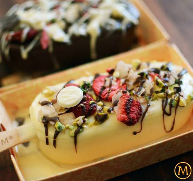 Corvaglia e Muniz al Magnum Store. C’è il gelato personalizzato. Foto Corvaglia e Muniz al Magnum Store. C’è il gelato personalizzato. Foto