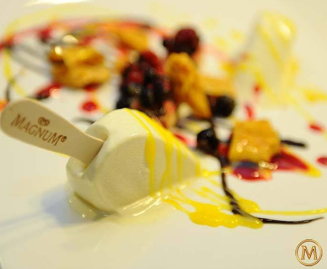 Corvaglia e Muniz al Magnum Store. C’è il gelato personalizzato. Foto Corvaglia e Muniz al Magnum Store. C’è il gelato personalizzato. Foto