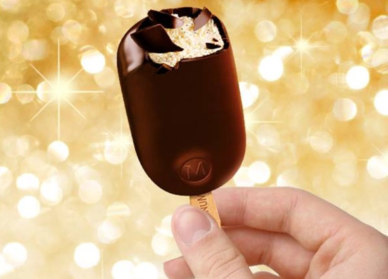 Corvaglia e Muniz al Magnum Store. C’è il gelato personalizzato. Foto Corvaglia e Muniz al Magnum Store. C’è il gelato personalizzato. Foto