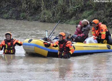 Maltempo nel napoletano, 14enne colpito da un fulmine: in coma