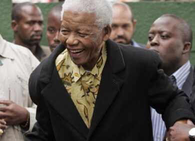 Veleni su Mandela. La biografia che “condanna” la famiglia di Madiba