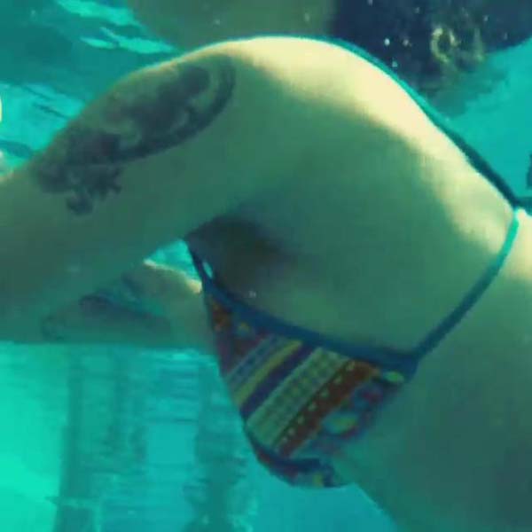 Belen erotica in palestra. Ma finisce nella truffa della benzina