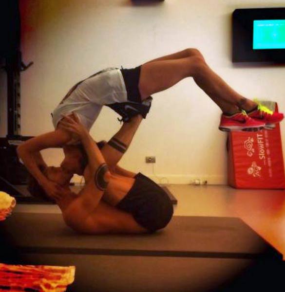 Belen erotica in palestra. Ma finisce nella truffa della benzina