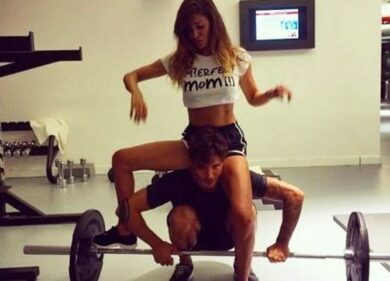 Belen erotica in palestra. Ma finisce nella truffa della benzina