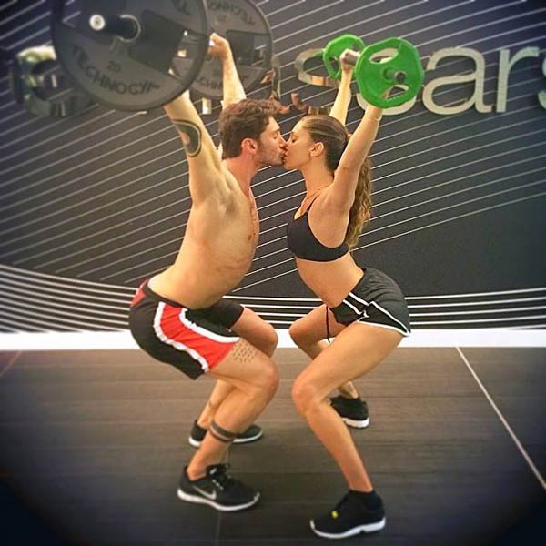 Belen erotica in palestra. Ma finisce nella truffa della benzina