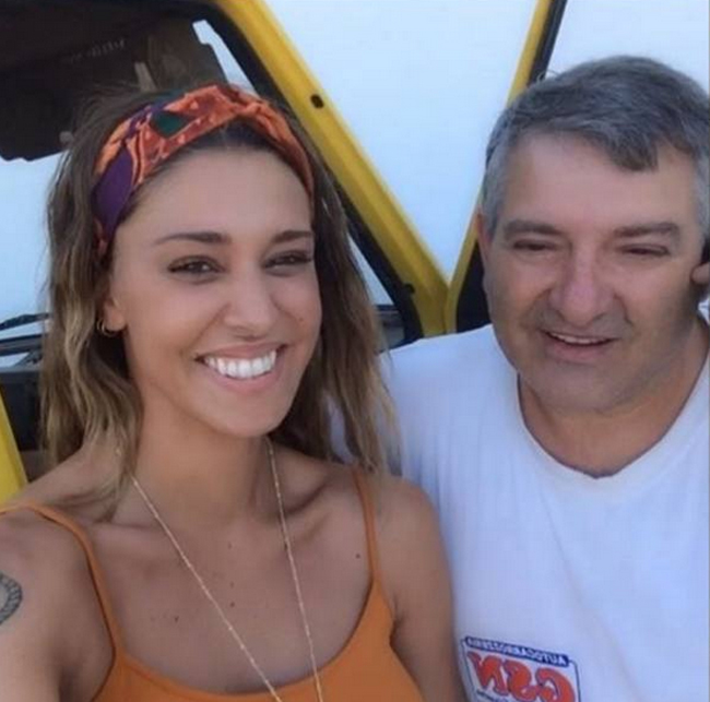 Belen erotica in palestra. Ma finisce nella truffa della benzina