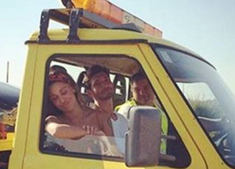 Belen erotica in palestra. Ma finisce nella truffa della benzina