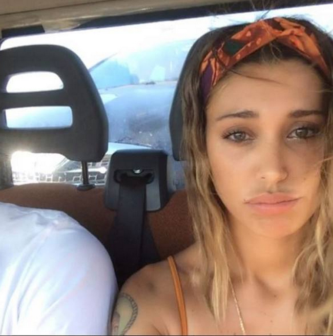 Belen erotica in palestra. Ma finisce nella truffa della benzina