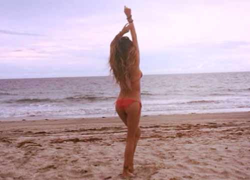 Belen erotica in palestra. Ma finisce nella truffa della benzina