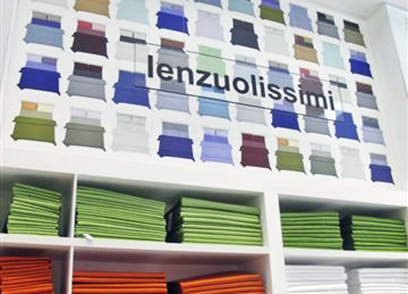 Altissima qualità e 100 colori: a Milano il primo monomarca Lenzuolissimi Altissima qualità e 100 colori: a Milano il primo monomarca Lenzuolissimi