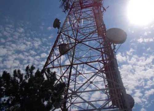 Dai segnali di Fumo alle onde tv. Fumone, il “gran rifiuto” del traliccio Dai segnali di Fumo alle onde tv. Fumone, il “gran rifiuto” del traliccio