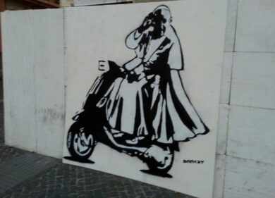 Papa Francesco in Vespa diventa murales, è giallo sulla firma di Banksy