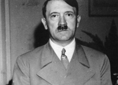 La rivelazione: Hitler era miliardario ed era anche un evasore fiscale