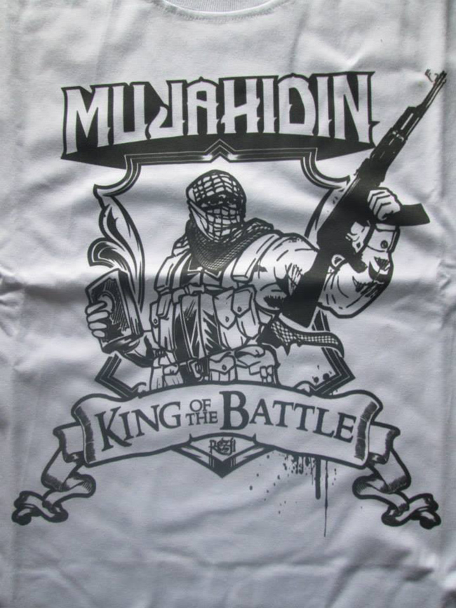 Iraq, ecco il merchandising dei terroristi. Magliette e cappellini jihadisti Iraq, ecco il merchandising dei terroristi. Magliette e cappellini jihadisti