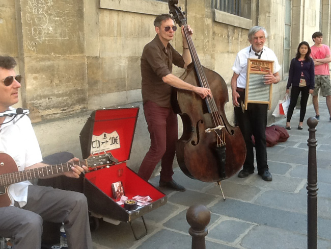 La musica in festa lungo le strade di Parigi – FOTO E VIDEO