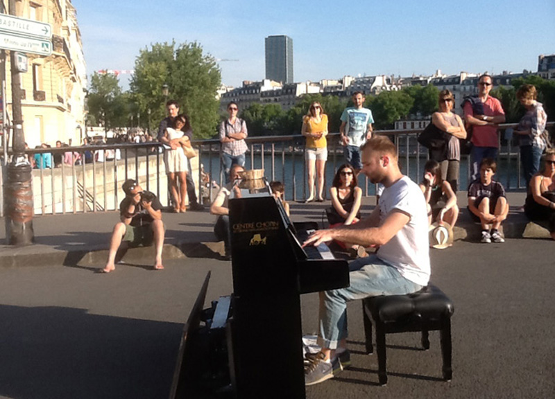 La musica in festa lungo le strade di Parigi – FOTO E VIDEO