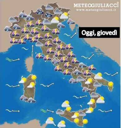 Rovesci e temporali per tutto il weekend