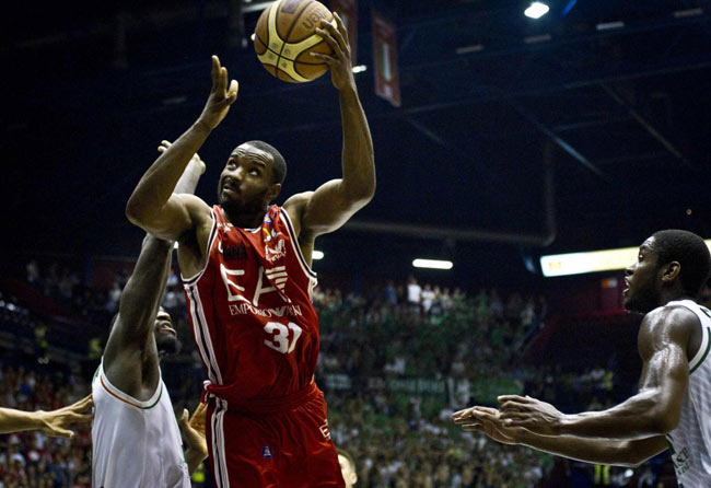 Basket, Milano campione dopo 18 anni. Siena cede a gara 7. Armani ride