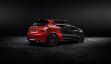 La 208 GTi 30th festeggia i 30 anni della GTi di PEUGEOT