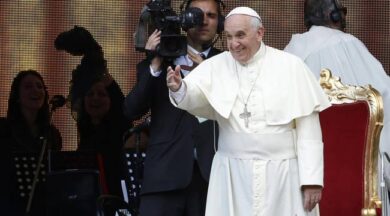 Bergoglio punzecchia Ratzinger: “La fine di un Pontefice è la tomba”