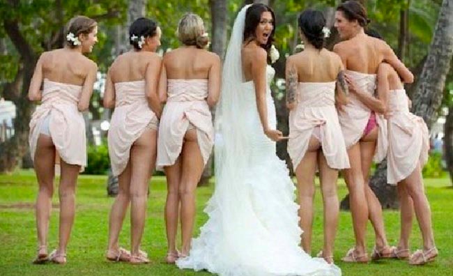 Al matrimonio fa notizia il lato B. Su la gonna: le foto su Twitter Al matrimonio fa notizia il lato B. Su la gonna: le foto su Twitter
