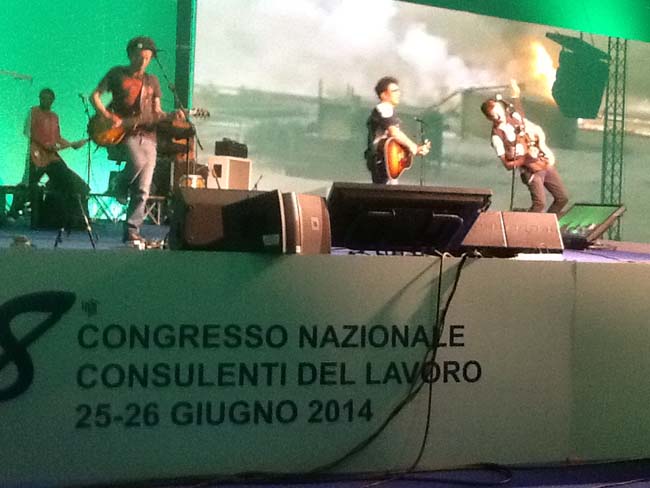 Edoardo Bennato, che spettacolo il suo concerto a Fiuggi Edoardo Bennato, che spettacolo il suo concerto a Fiuggi