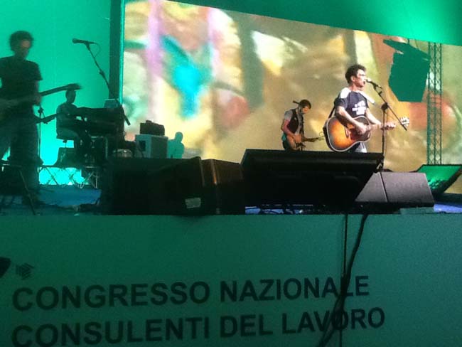 Edoardo Bennato, che spettacolo il suo concerto a Fiuggi Edoardo Bennato, che spettacolo il suo concerto a Fiuggi