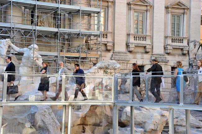 Fontana di Trevi, al via restauro. Le foto Fontana di Trevi, al via restauro. Le foto