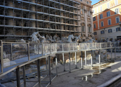 Fontana di Trevi, al via restauro. Le foto