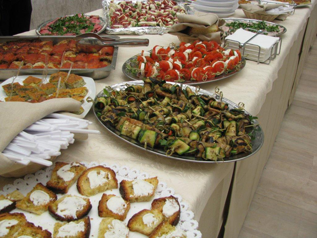 Il Premio Apollonio racconta una Puglia vivace, forte, ricca di eccellenze: Renzo Arbore, ospiti d’eccezione ed enogastronomia di qualità con le Masserie didattiche