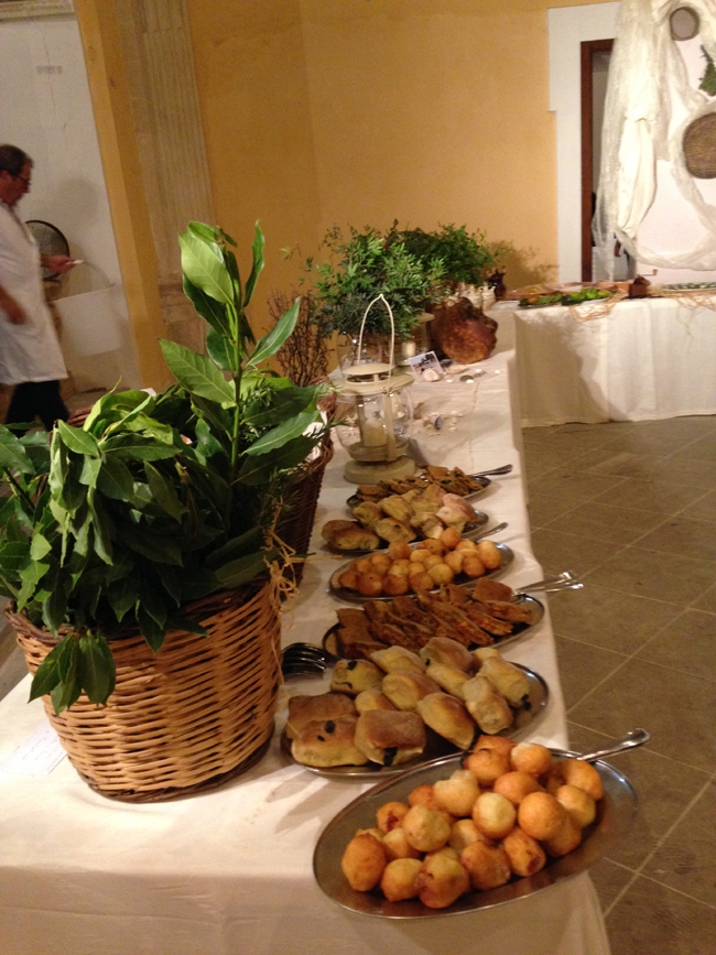 Il Premio Apollonio racconta una Puglia vivace, forte, ricca di eccellenze: Renzo Arbore, ospiti d’eccezione ed enogastronomia di qualità con le Masserie didattiche