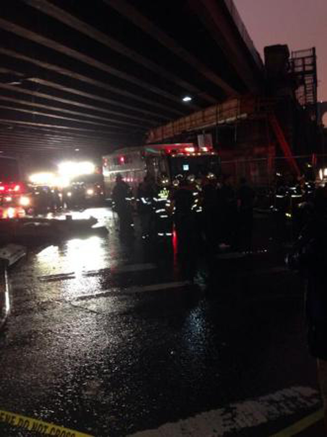 Usa, violento temporale su Ny. Crolla facciata del ponte di Brooklyn