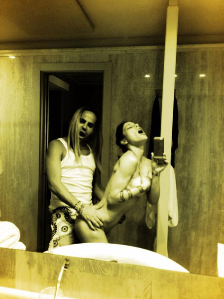 Naike, belfie con le mutandine nuove Naike, belfie con le mutandine nuove