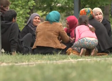 I profughi? Tutti in moschea. E gli islamici si ribellano al Comune