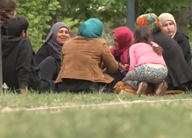 I profughi? Tutti in moschea. E gli islamici si ribellano al Comune I profughi? Tutti in moschea. E gli islamici si ribellano al Comune