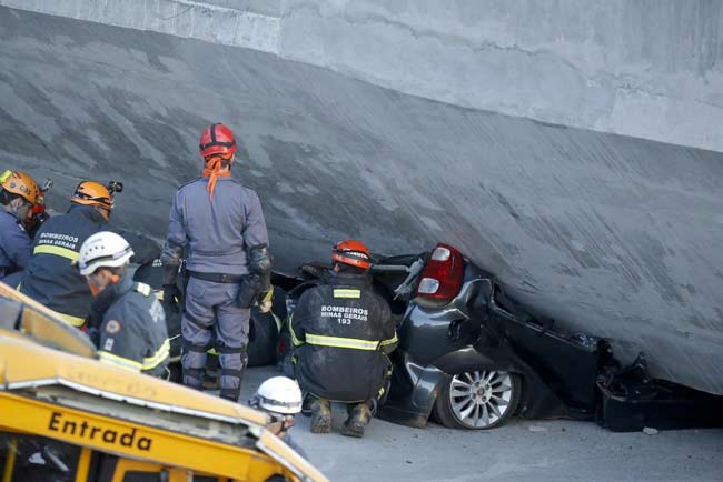Brasile, crolla un cavalcavia vicino al ritiro dell’Argentina: 2 morti Brasile, crolla un cavalcavia vicino al ritiro dell’Argentina: 2 morti