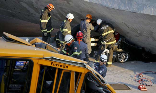 Brasile, crolla un cavalcavia vicino al ritiro dell’Argentina: 2 morti Brasile, crolla un cavalcavia vicino al ritiro dell’Argentina: 2 morti